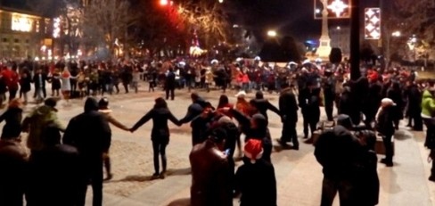 Символът на новогодишното празненство Дунавското хоро чийто композитор е